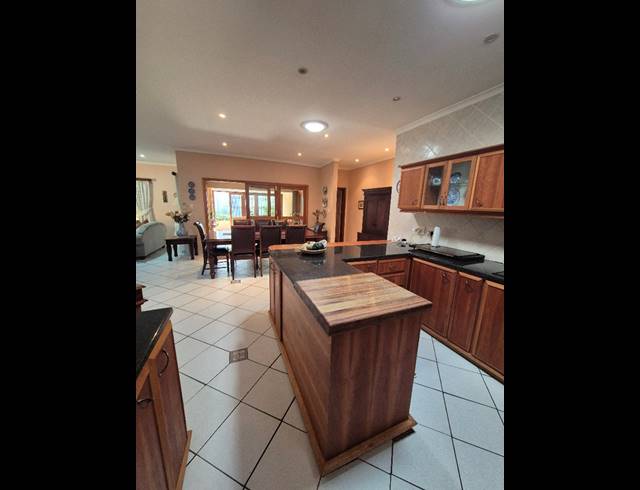3 BEDROOM TOWNHOUSE FOR SALE IN UVONGO